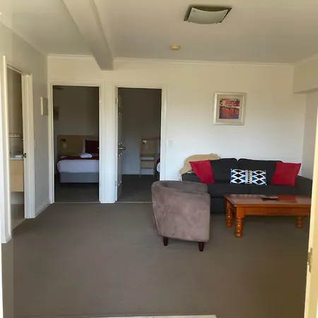 Hibernian Hotel-2