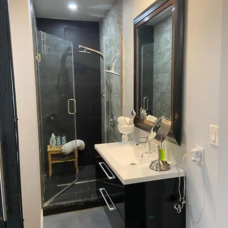Wellington Street Guest House-3