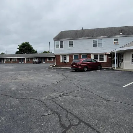 Town & Country Inn-3
