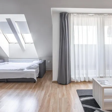 Corvin Plaza Apartments & Suites-3