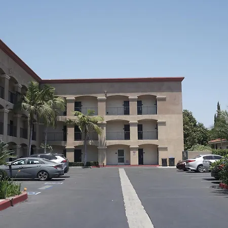 Harbor Inn & Suites-2