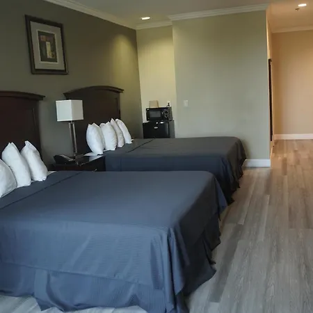 Harbor Inn & Suites-3