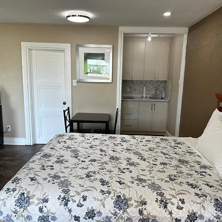 Champlain Motor Inn-3
