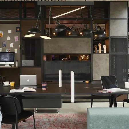 Moxy York-2