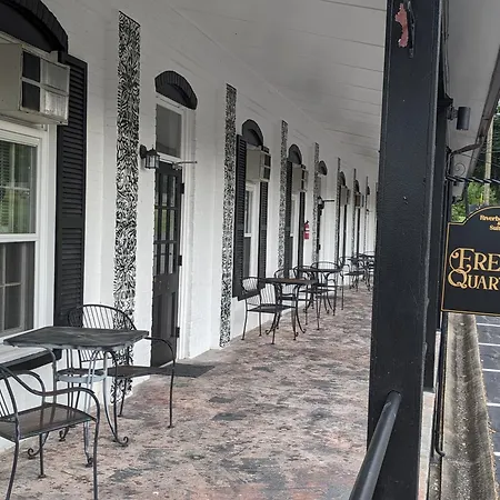 Riverboat Inn & Suites-2