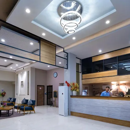 Triizz Hotel Semarang-2