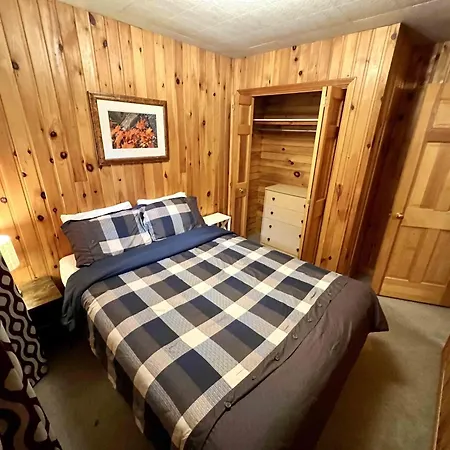 High Falls Bay Cottages, Camping & Waterpark-2