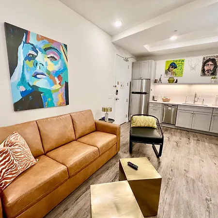 The Hive 101 King Suite Pet Friendly-3