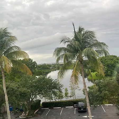 La Quinta Inn & Suites By Wyndham Sawgrass-2