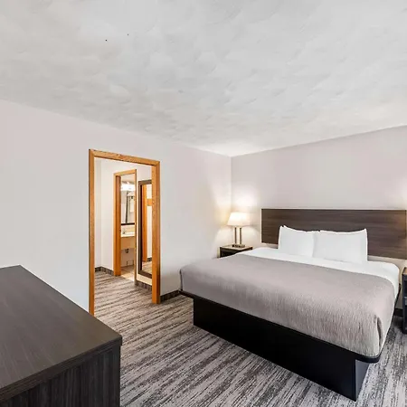 Quality Inn & Suites Munising-2