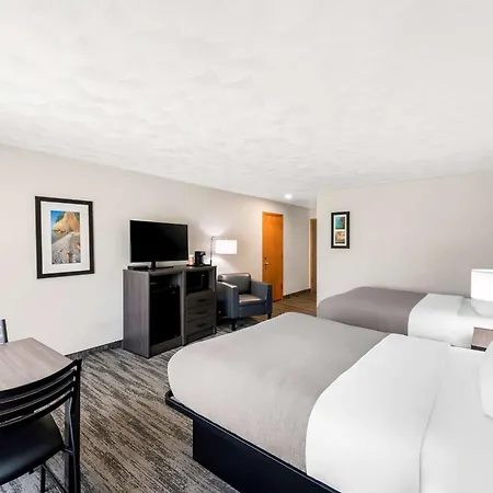 Quality Inn & Suites Munising-3