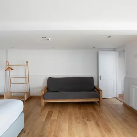 Stag Cottage, Sea Wall-3
