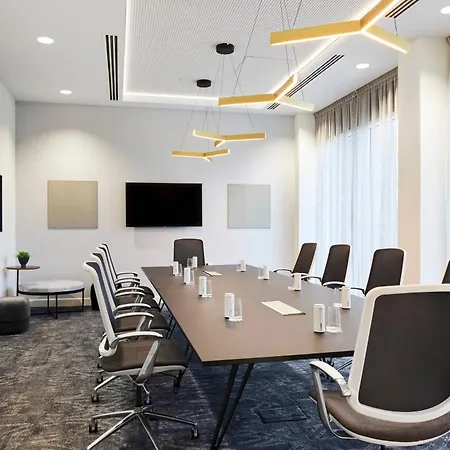Courtyard By Marriott London City Airport-2