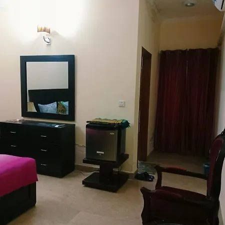 Royal Galaxy Bed & Breakfast Islamabad: Family-Exclusive Retreat-3