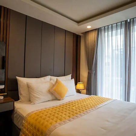 The Moon 2 Hotel-2