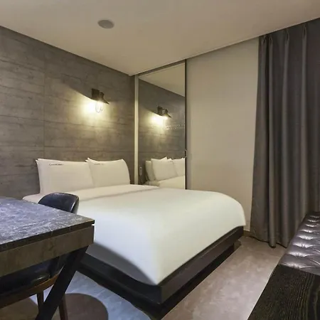 Hertz Hotel-2