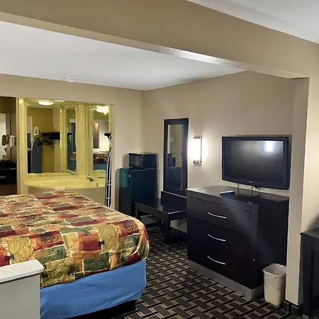 Days Inn & Suites By Wyndham Pine Bluff-2