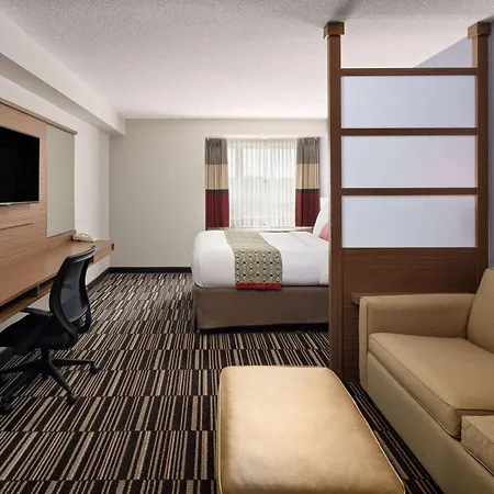 Microtel Inn & Suites By Wyndham Kirkland Lake-3