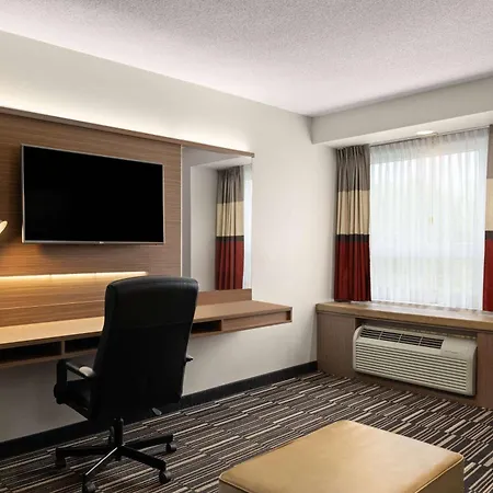 Microtel Inn & Suites By Wyndham Kirkland Lake-2