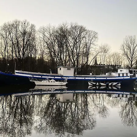Houseboat De Cornelia-2