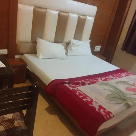 Hotel Noble Inn-3