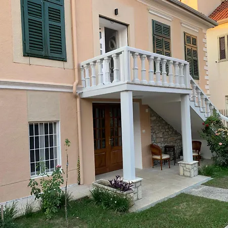 Vintage Villa-3