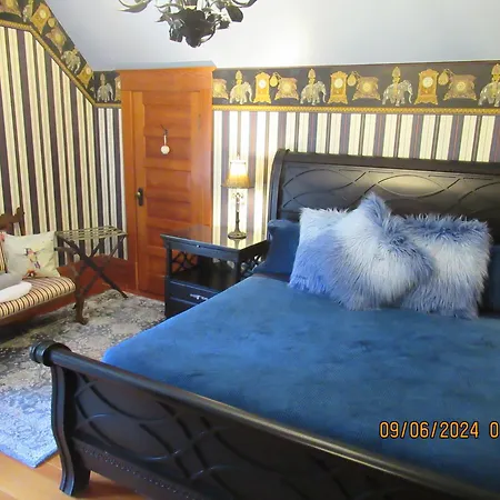Hummingbird Gardens B&B-3