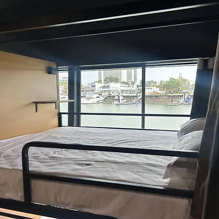 The Pier Pods- 18-35 Backpacker Hostel-2