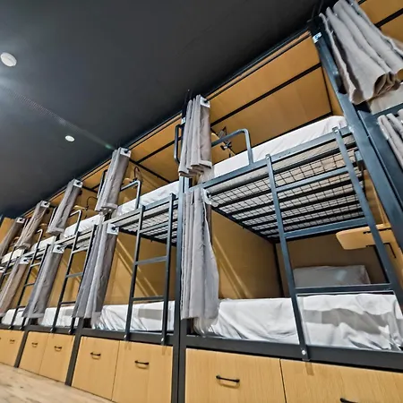 The Pier Pods- 18-35 Backpacker Hostel-3