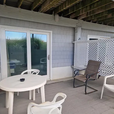 Sandcastle Beachfront Inn-3
