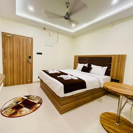 Hi5 Hotel Aryan-3
