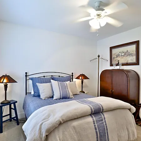 Mulberry Manor Bed And Breakfast-3