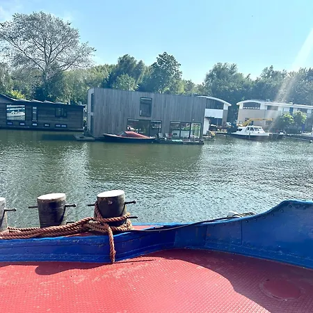 Houseboat De Cornelia-3
