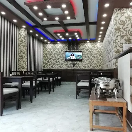 Hotel Royal Velvet Srinagar-3