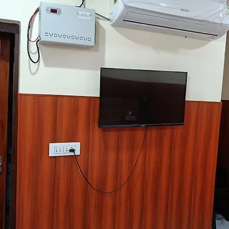 Saini Bhawan - 100M From Bankey Bihari, 500M From Premanand Ji Maharaj-2