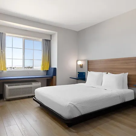 Microtel Inn & Suites By Wyndham Tracy-2