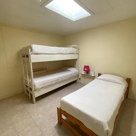 Aguilar House Hostel B&B-3