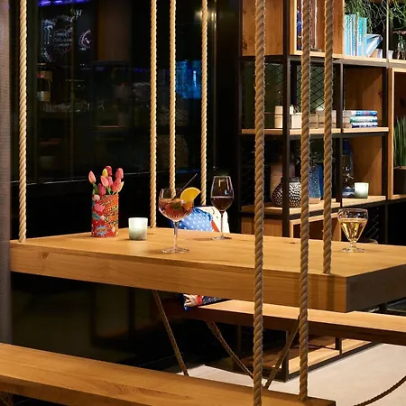 Moxy Amsterdam Schiphol Airport-2