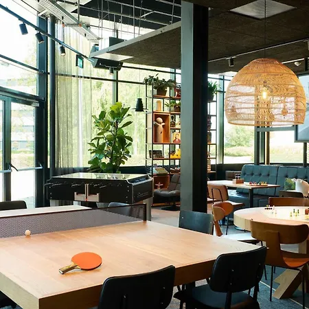 Moxy Amsterdam Schiphol Airport-3