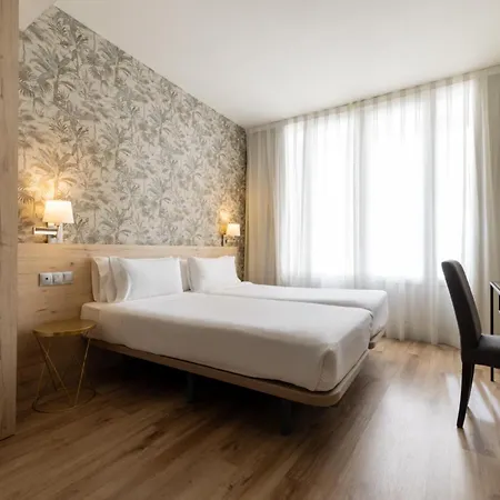 Hotel Avenida Gran Via-3