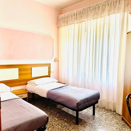 Hotel Linda-3