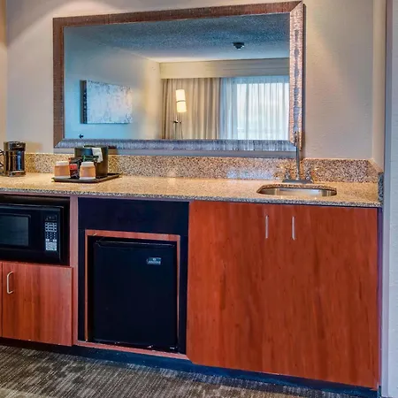 Courtyard By Marriott Alexandria-3