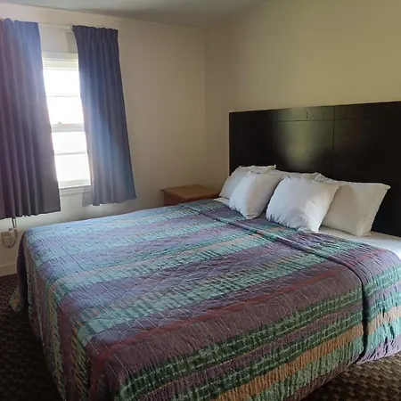 Town & Country Inn-2