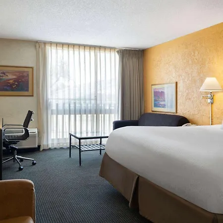 Ramada By Wyndham Tucson-2