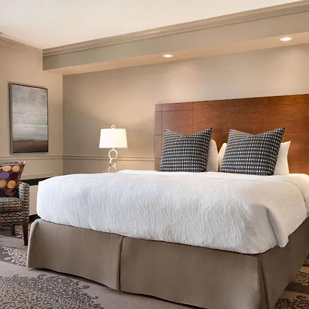 Ramada By Wyndham Cornwall-3