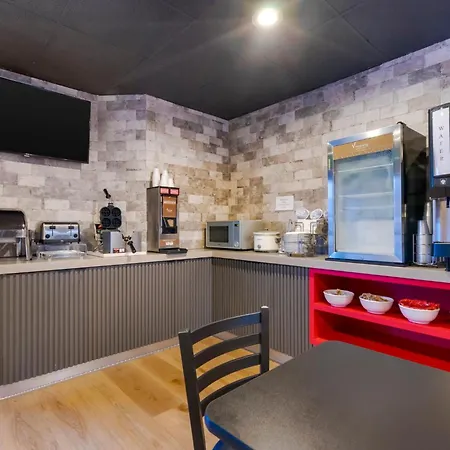 Spot X Hotel Tampa - Wesley Chapel By The Red Collection-3