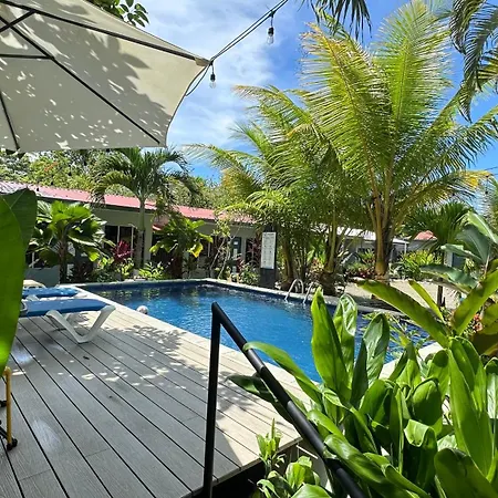 Rooms & Pool Macaws-3