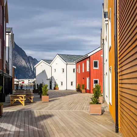 Henningsvaer Bryggehotell - By Classic Norway Hotels-3