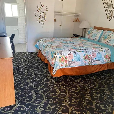 Holiday Motel Bend-3