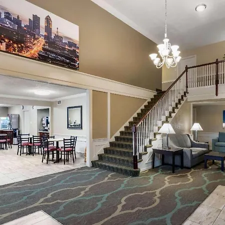 Quality Inn & Suites Des Moines - Merle Hay Road-3